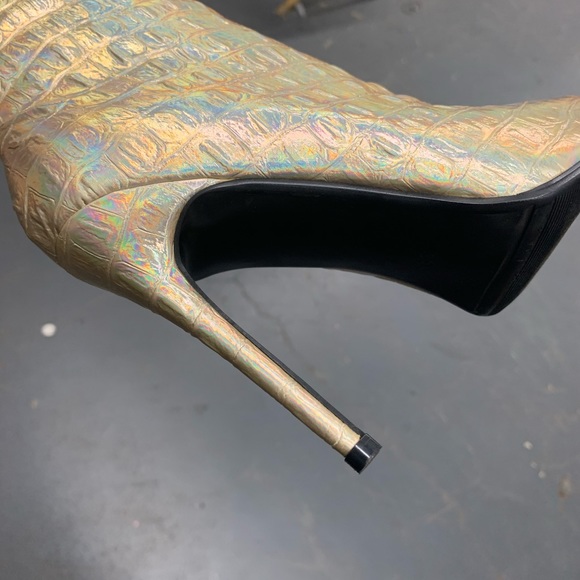 Women’s Knee High Pointed Toe Boots in Gold Holographic Faux Leather Croc Effect - Picture 11 of 12